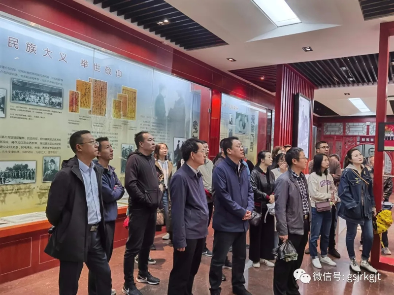 天水市政府金融辦、甘肅金控天水擔(dān)保公司、天水卓雅服飾公司黨支部聯(lián)合舉行主題黨日活動